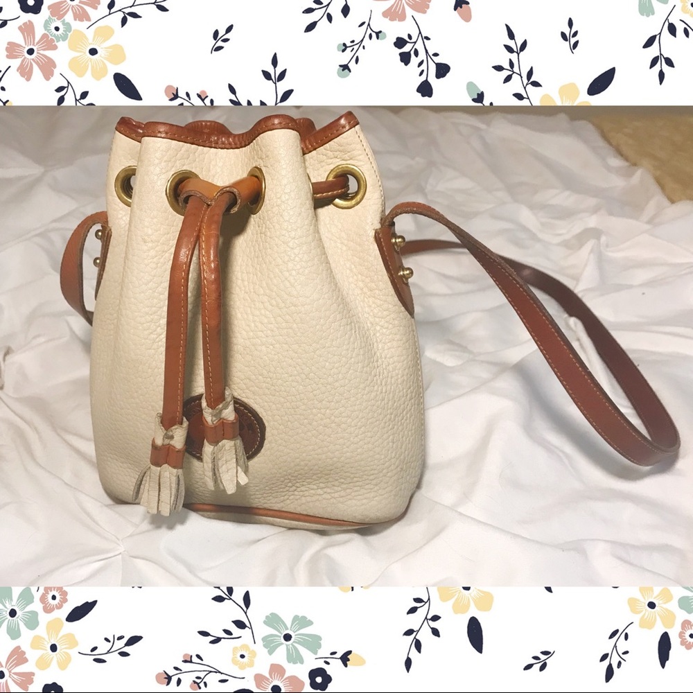 Authentic Vintage Dooney&Bourke Bucket Purse💕